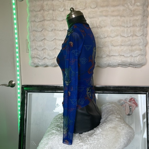 No name brand mesh dragon blue and red top with thumb holes on both sides - Picture 4 of 6